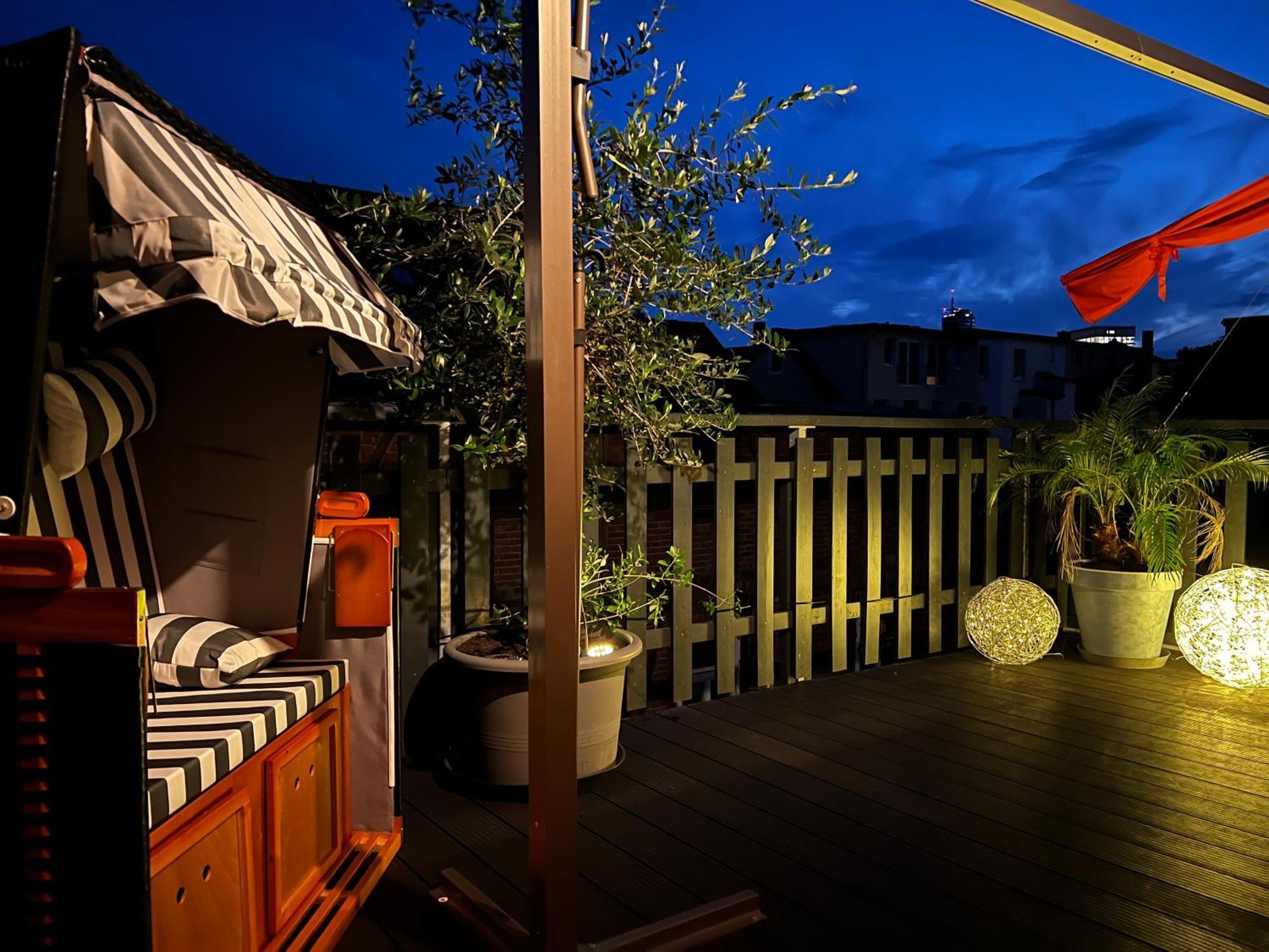 Apartment Napoleon, Naehe Zentrum, 2 Schlafzimmer, Grosser Balkon, Free Wifi ,Parken Jena Esterno foto